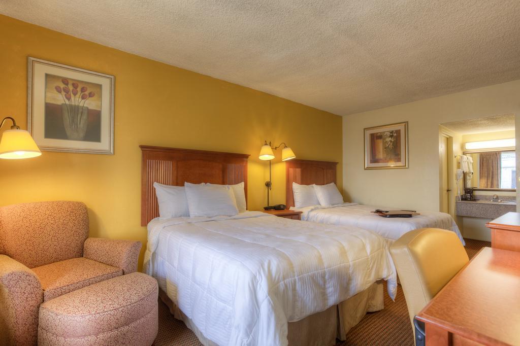 Econo Lodge Byron Værelse billede