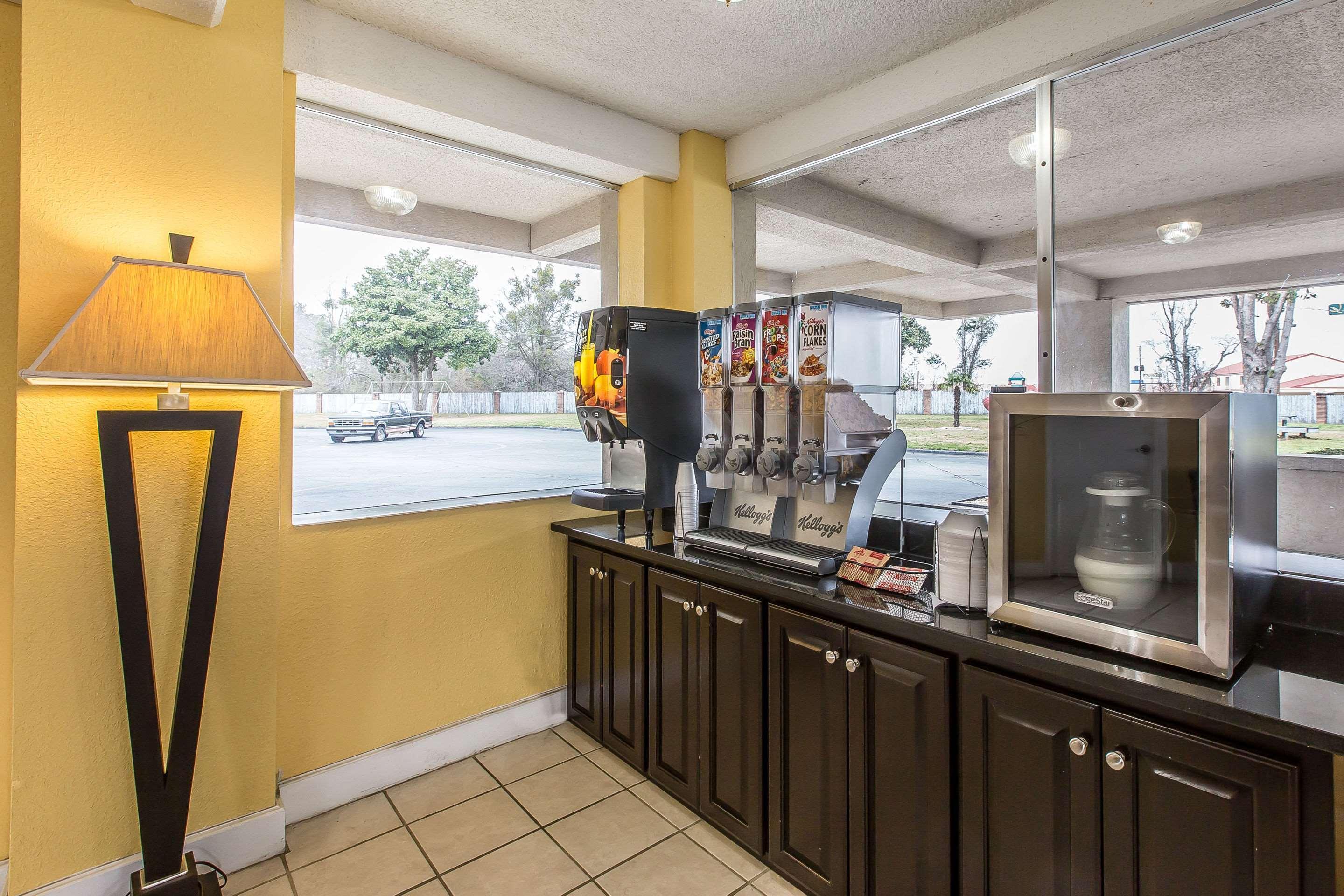 Econo Lodge Byron Eksteriør billede